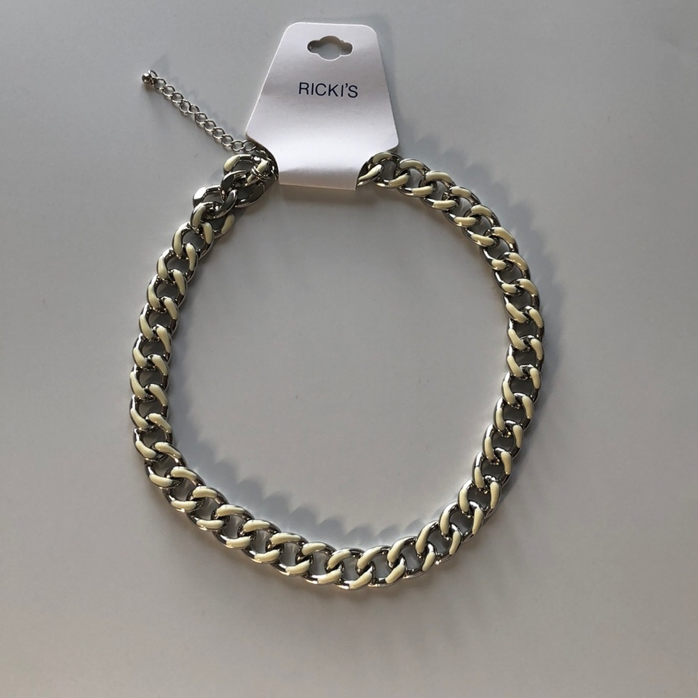 Ricki’s Silver Chunky Curb Chain Cream Enamel